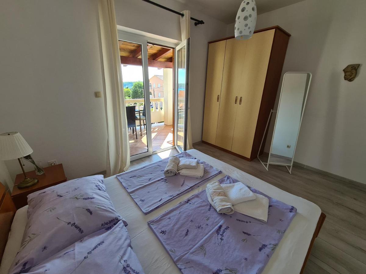 Apartman Karmen Barbat na Rabu Exteriör bild