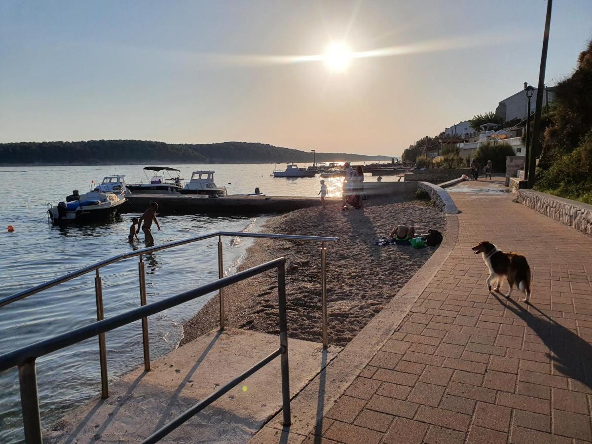 Apartman Karmen Barbat na Rabu Exteriör bild