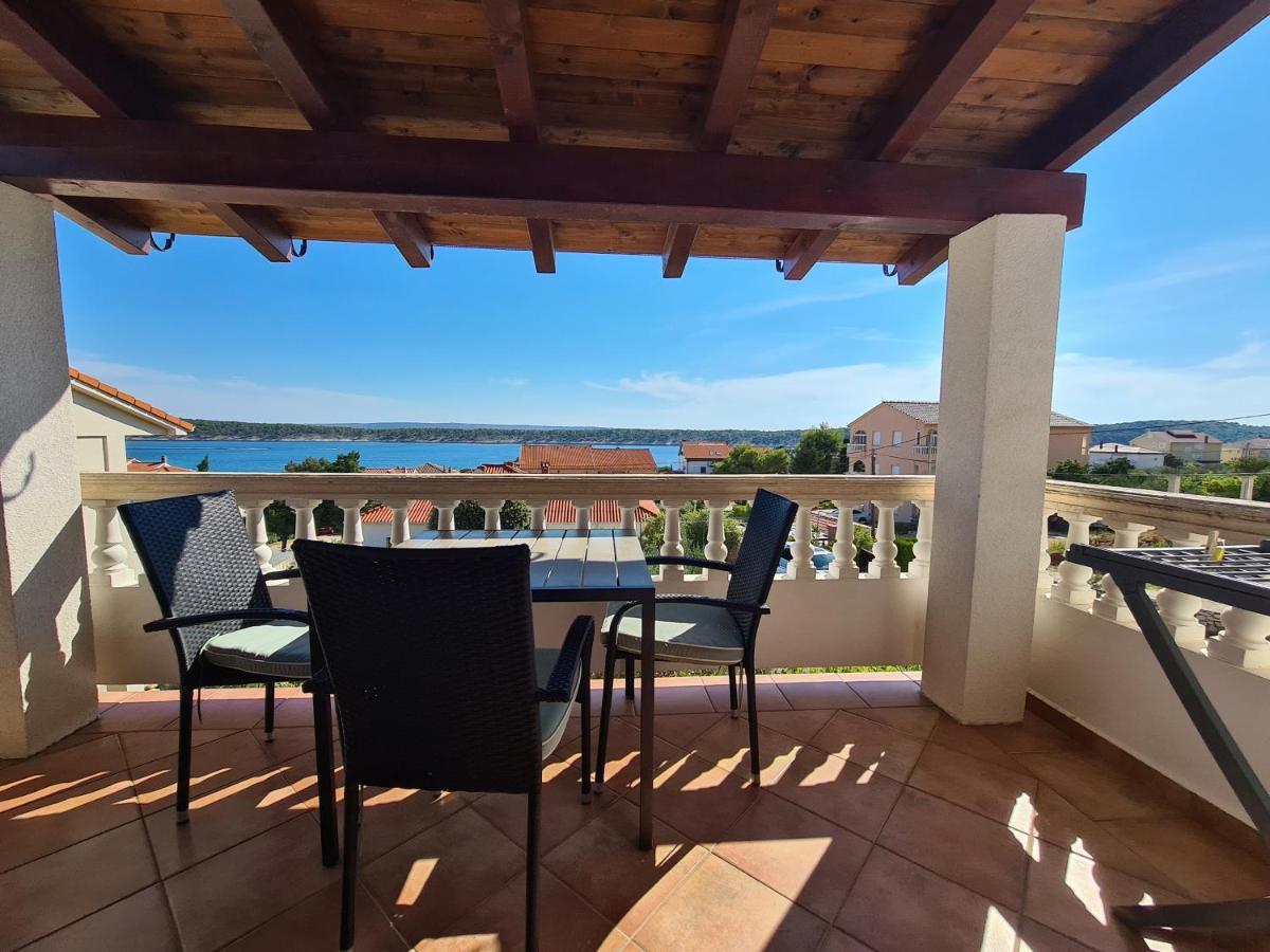 Apartman Karmen Barbat na Rabu Exteriör bild